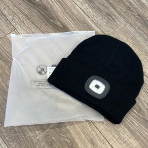 LIGHT UP BEANIE